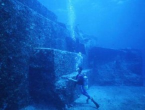 Underwater-structures-at-Yonaguni